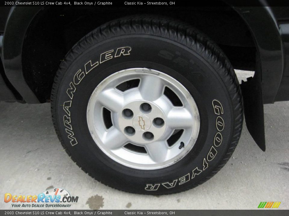 2003 Chevrolet S10 LS Crew Cab 4x4 Black Onyx / Graphite Photo #14