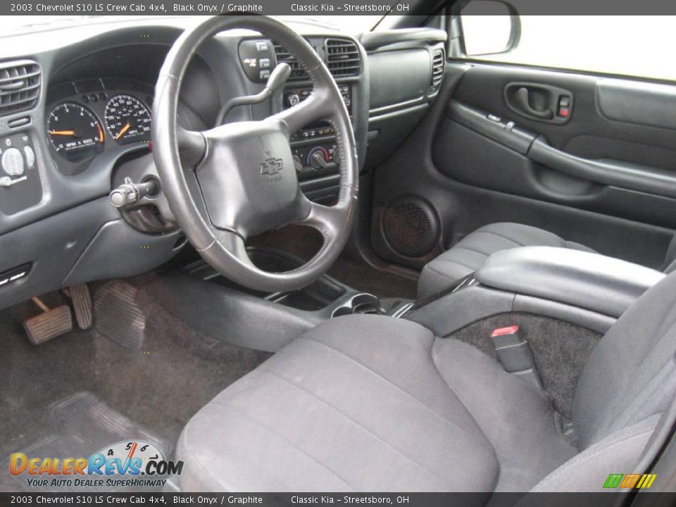 2003 Chevrolet S10 LS Crew Cab 4x4 Black Onyx / Graphite Photo #15
