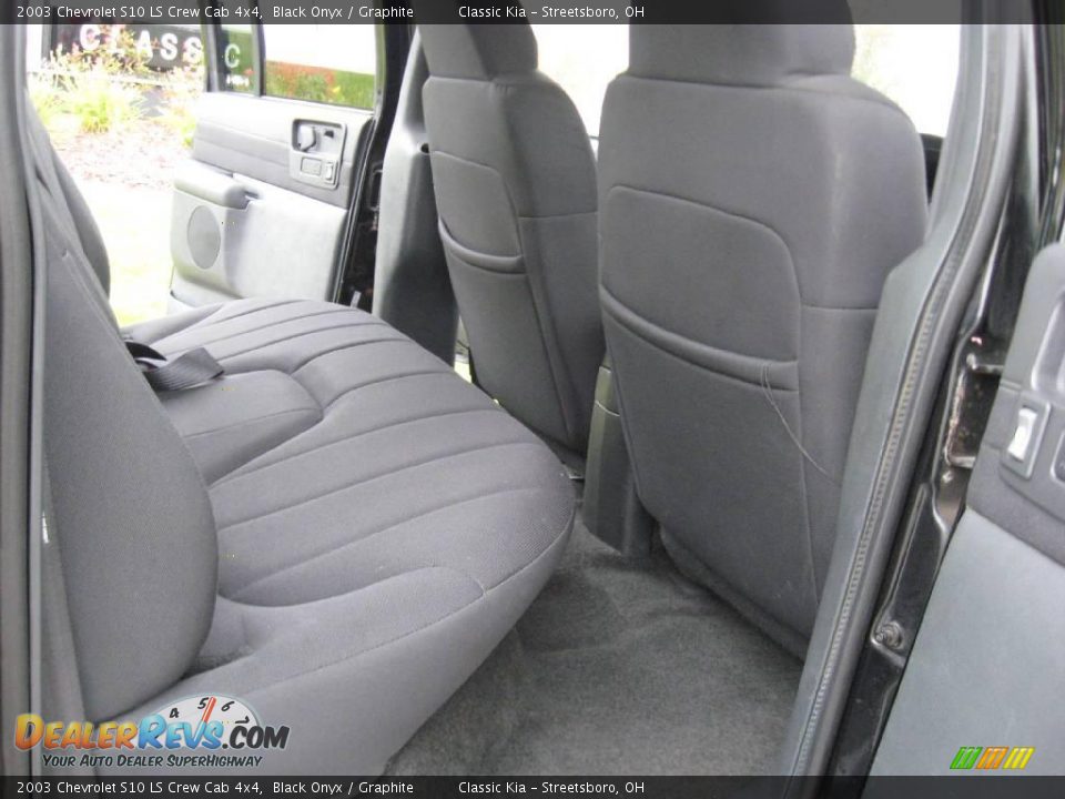 2003 Chevrolet S10 LS Crew Cab 4x4 Black Onyx / Graphite Photo #22