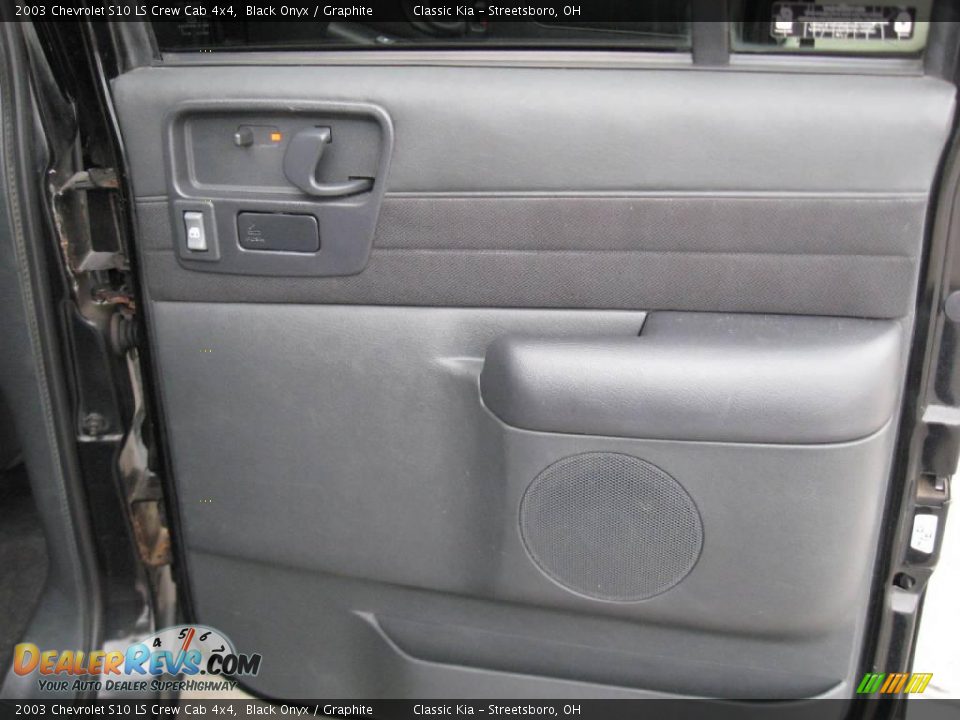 2003 Chevrolet S10 LS Crew Cab 4x4 Black Onyx / Graphite Photo #25