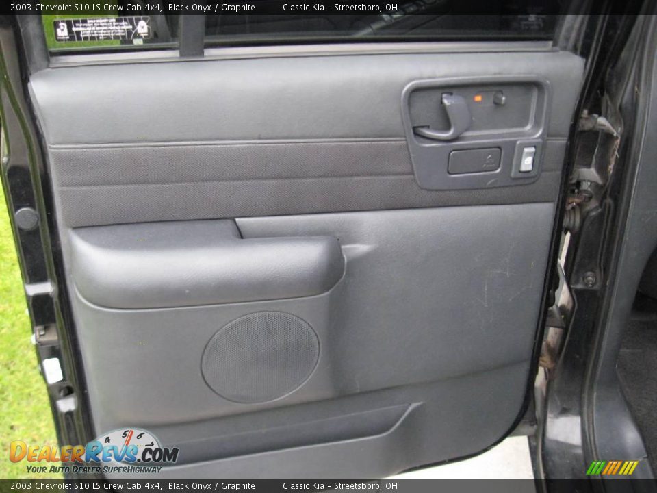 2003 Chevrolet S10 LS Crew Cab 4x4 Black Onyx / Graphite Photo #26