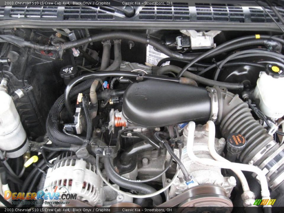 2003 Chevrolet S10 LS Crew Cab 4x4 Black Onyx / Graphite Photo #29