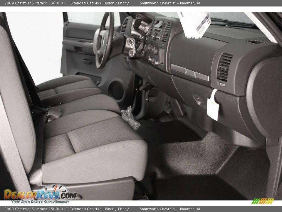 2009 Chevrolet Silverado 3500HD LT Extended Cab 4x4 Black / Ebony Photo #4