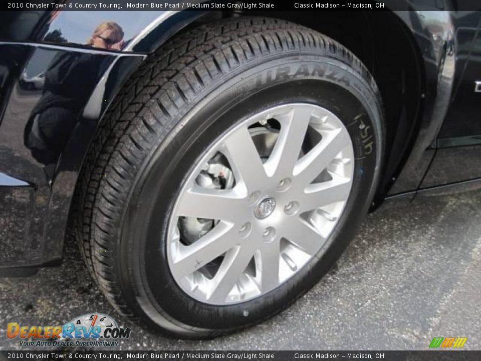 2010 Chrysler Town & Country Touring Modern Blue Pearl / Medium Slate Gray/Light Shale Photo #5