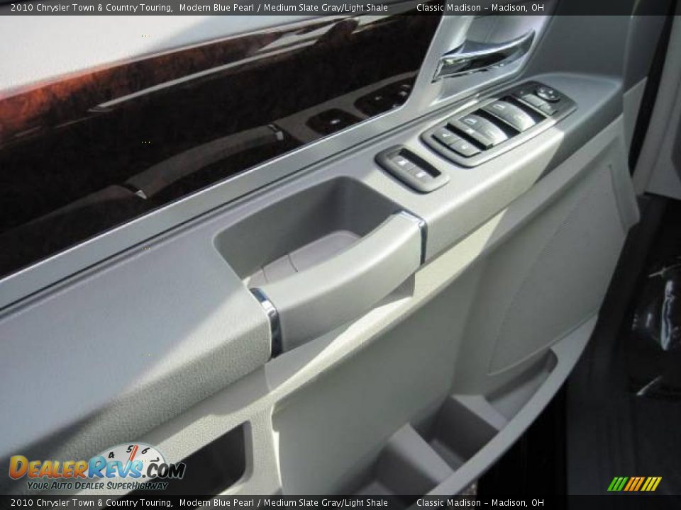 2010 Chrysler Town & Country Touring Modern Blue Pearl / Medium Slate Gray/Light Shale Photo #6