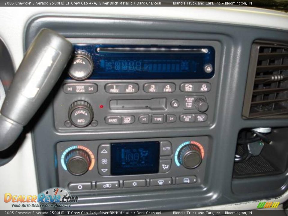 2005 Chevrolet Silverado 2500HD LT Crew Cab 4x4 Silver Birch Metallic / Dark Charcoal Photo #11