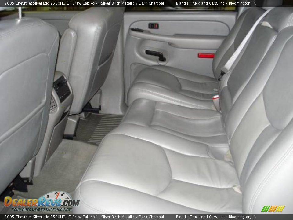 2005 Chevrolet Silverado 2500HD LT Crew Cab 4x4 Silver Birch Metallic / Dark Charcoal Photo #17