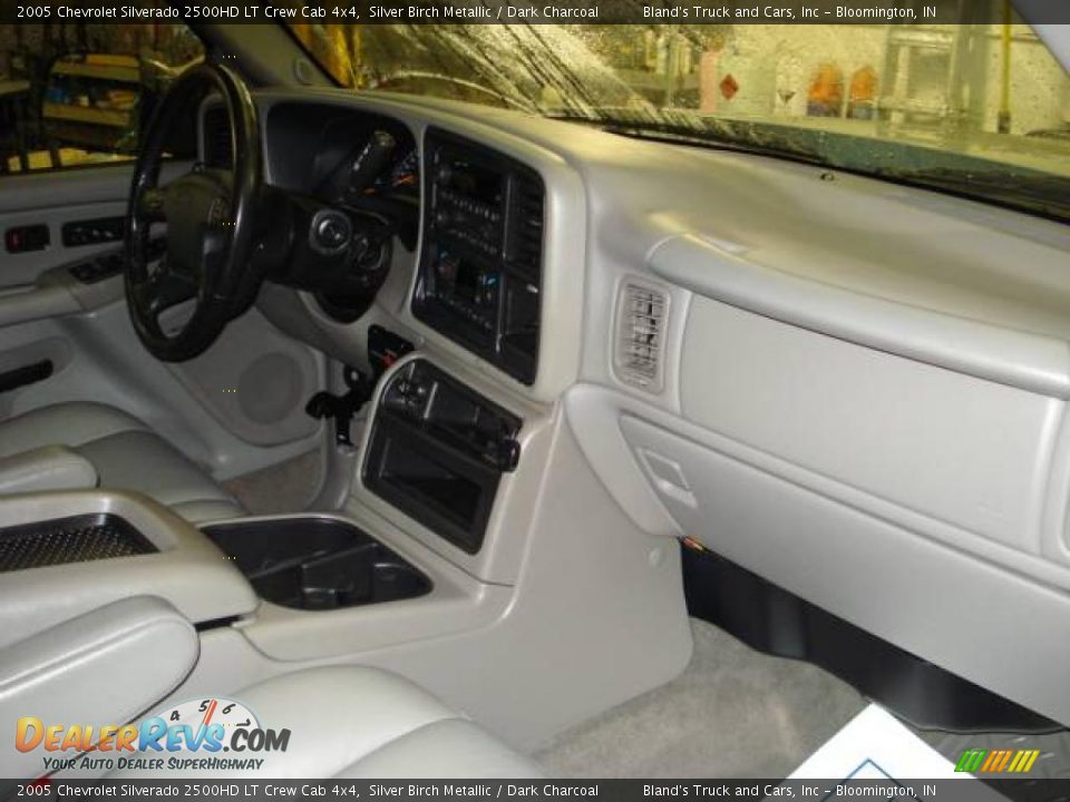 2005 Chevrolet Silverado 2500HD LT Crew Cab 4x4 Silver Birch Metallic / Dark Charcoal Photo #22