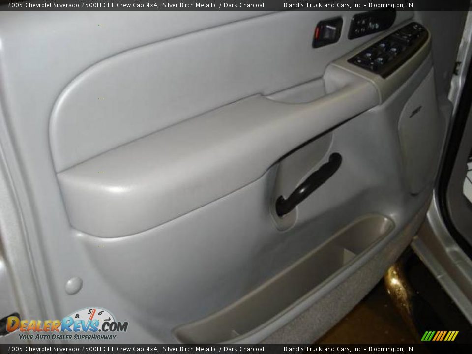 2005 Chevrolet Silverado 2500HD LT Crew Cab 4x4 Silver Birch Metallic / Dark Charcoal Photo #23