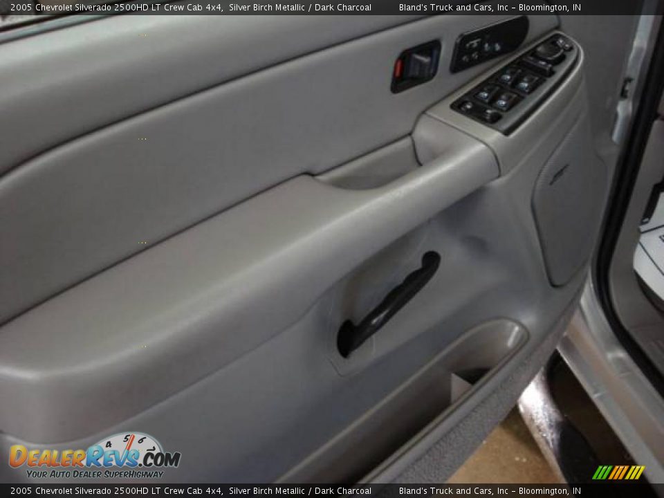 2005 Chevrolet Silverado 2500HD LT Crew Cab 4x4 Silver Birch Metallic / Dark Charcoal Photo #25