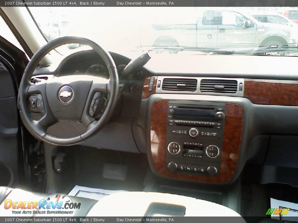 2007 Chevrolet Suburban 1500 LT 4x4 Black / Ebony Photo #14