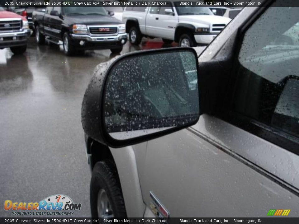 2005 Chevrolet Silverado 2500HD LT Crew Cab 4x4 Silver Birch Metallic / Dark Charcoal Photo #34