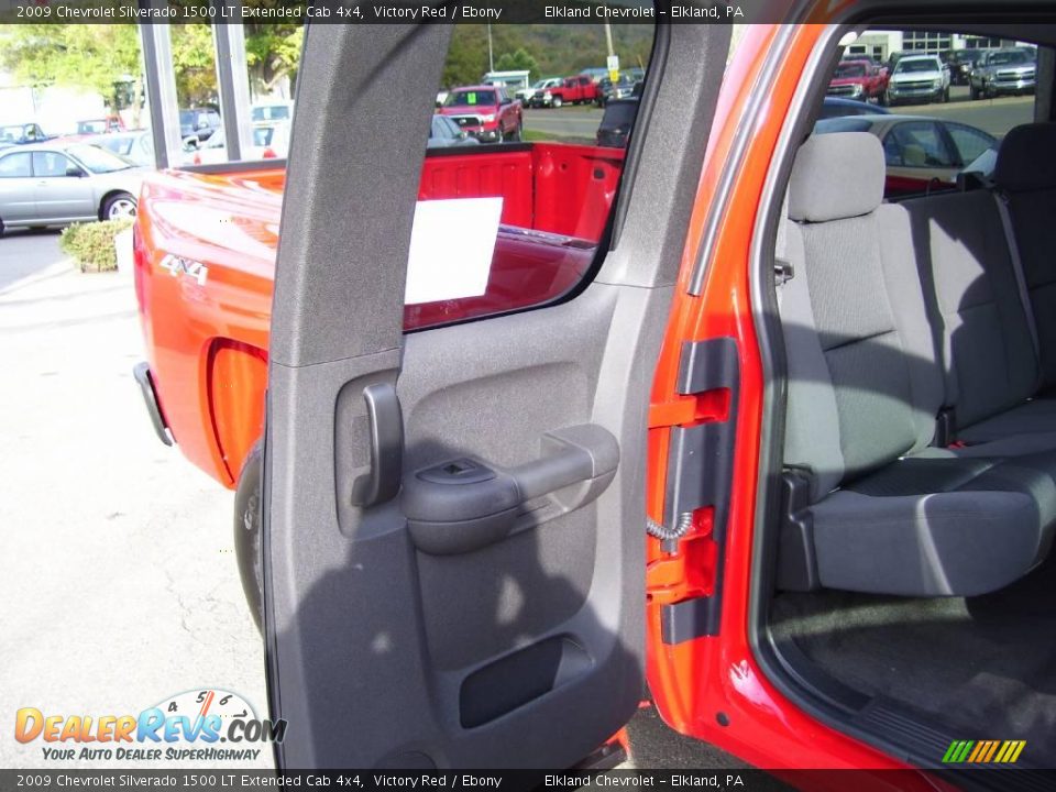 2009 Chevrolet Silverado 1500 LT Extended Cab 4x4 Victory Red / Ebony Photo #24