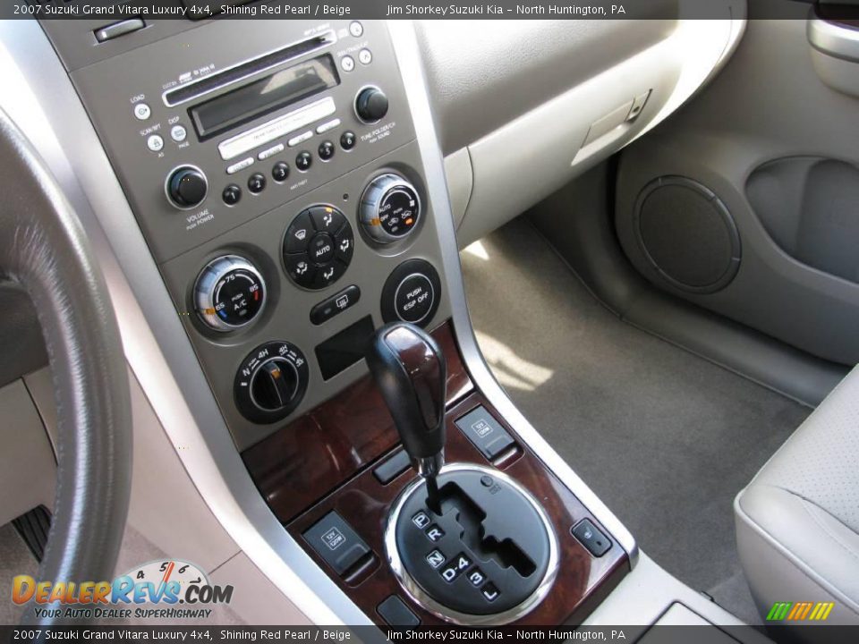 2007 Suzuki Grand Vitara Luxury 4x4 Shining Red Pearl / Beige Photo #12