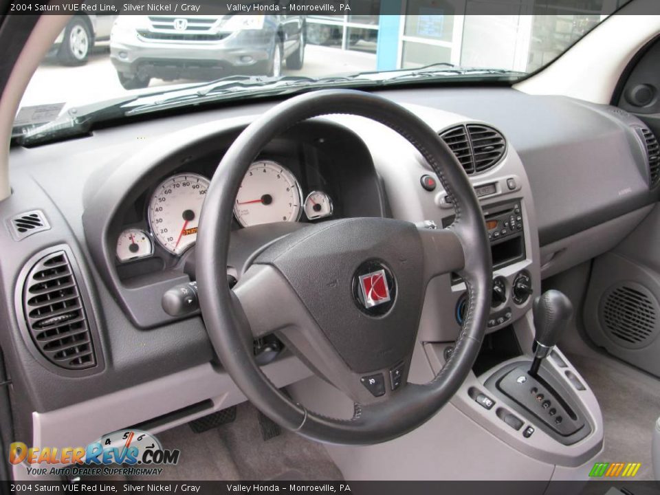 2004 Saturn VUE Red Line Silver Nickel / Gray Photo #10