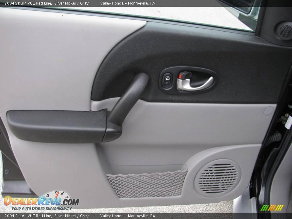 2004 Saturn VUE Red Line Silver Nickel / Gray Photo #11
