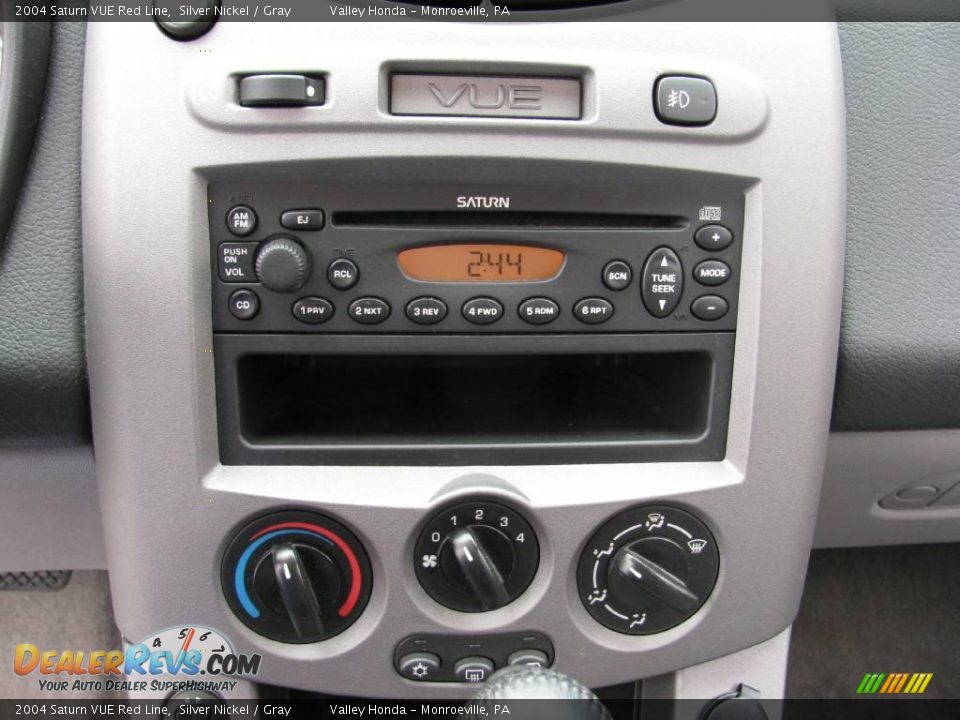2004 Saturn VUE Red Line Silver Nickel / Gray Photo #14