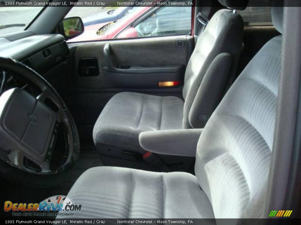 1993 Plymouth Grand Voyager LE Metallic Red / Gray Photo #8