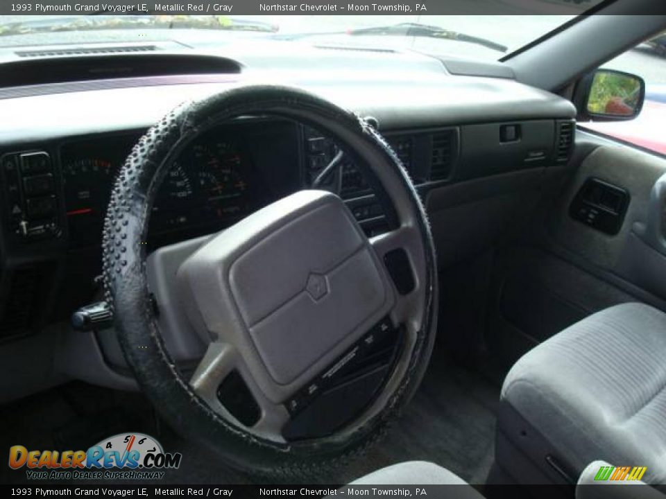 1993 Plymouth Grand Voyager LE Metallic Red / Gray Photo #9