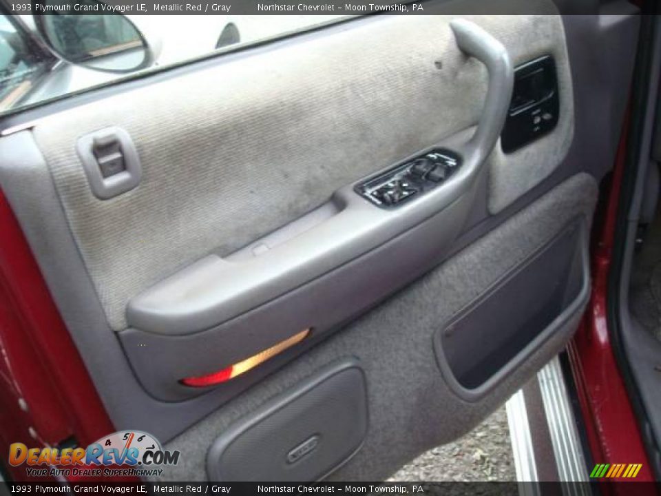 1993 Plymouth Grand Voyager LE Metallic Red / Gray Photo #10
