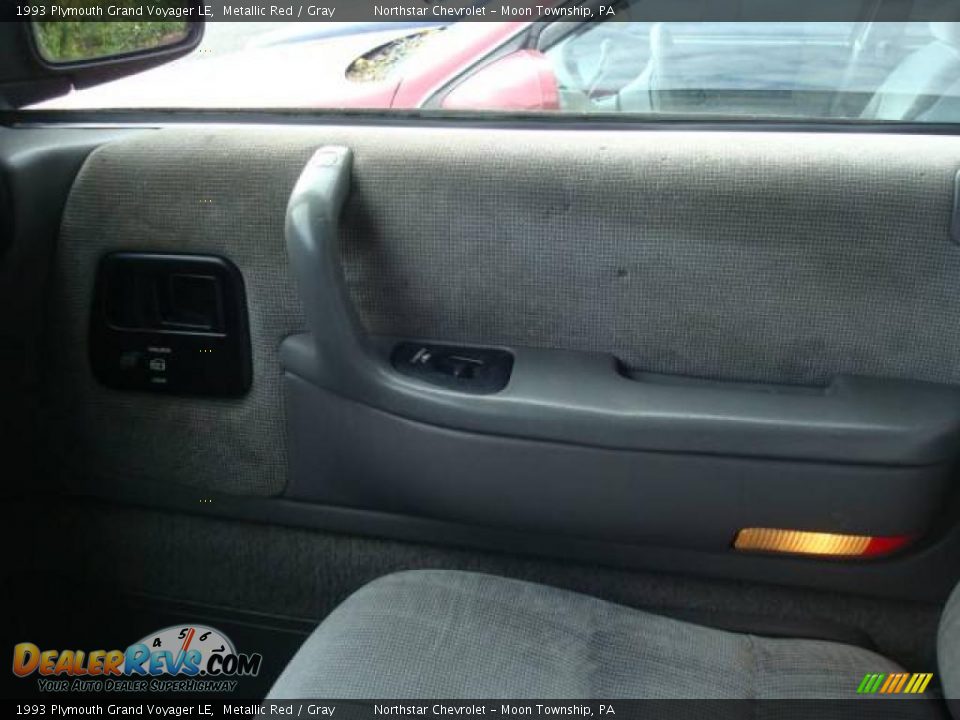 1993 Plymouth Grand Voyager LE Metallic Red / Gray Photo #11