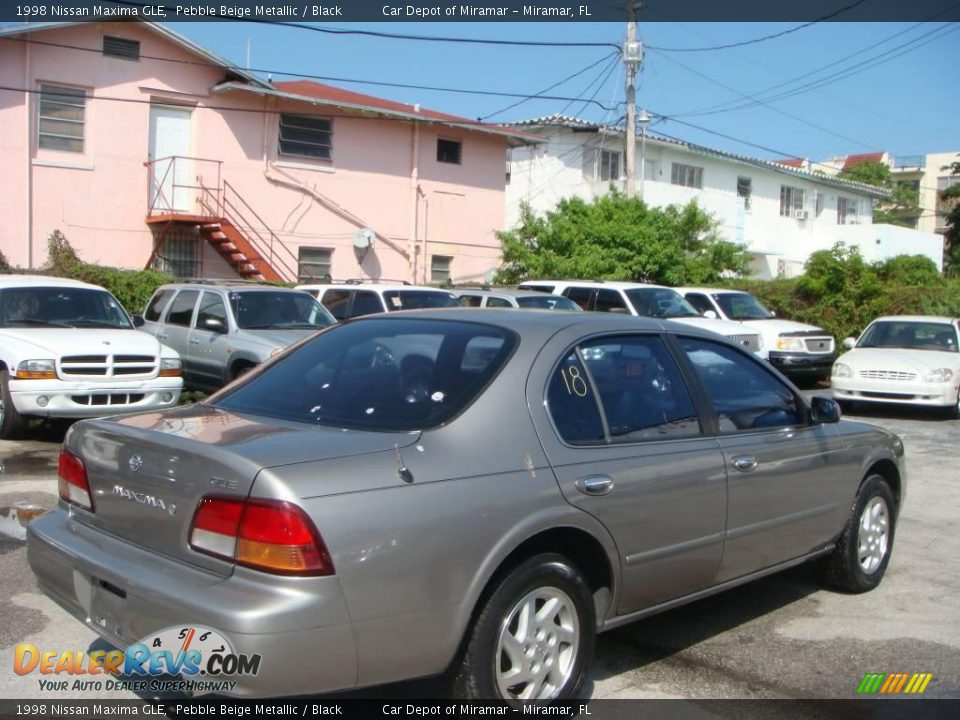 1998 Nissan Maxima GLE Pebble Beige Metallic / Black Photo #2