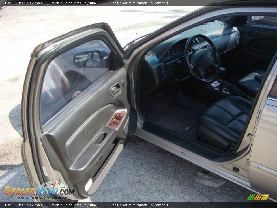 1998 Nissan Maxima GLE Pebble Beige Metallic / Black Photo #9