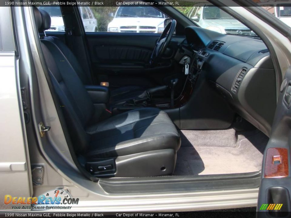 1998 Nissan Maxima GLE Pebble Beige Metallic / Black Photo #11