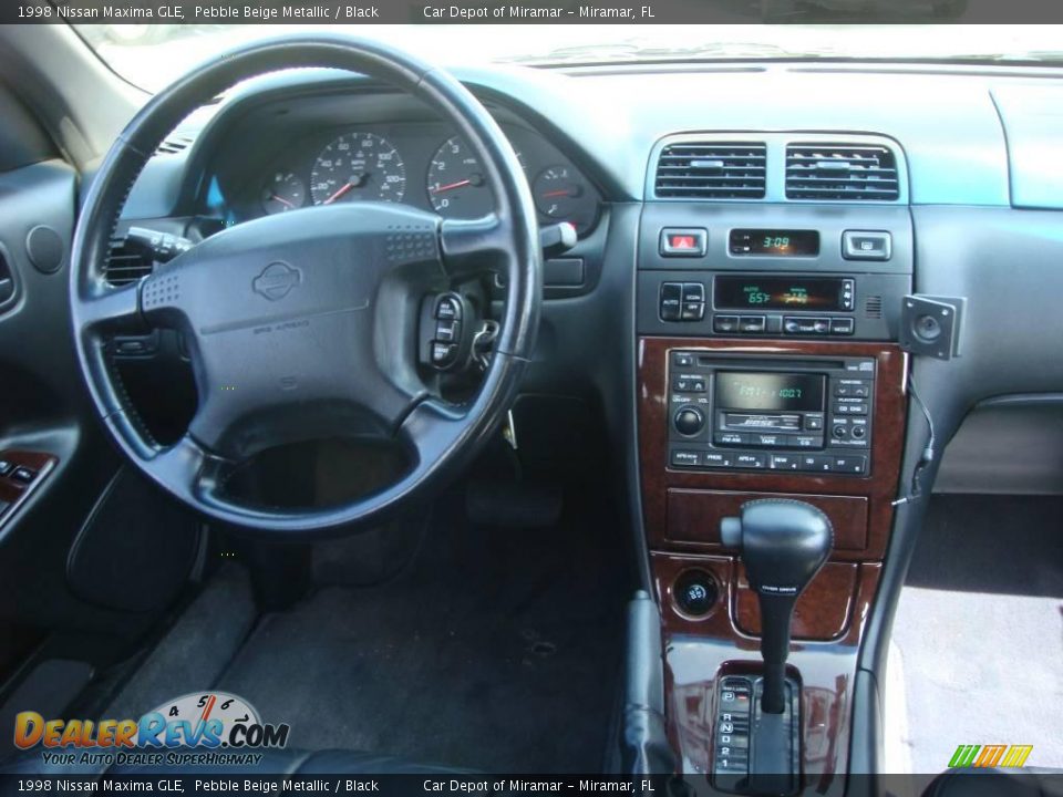 1998 Nissan Maxima GLE Pebble Beige Metallic / Black Photo #13
