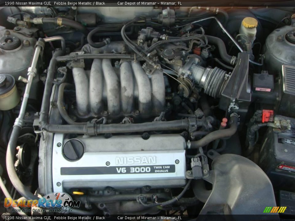 1998 Nissan Maxima GLE Pebble Beige Metallic / Black Photo #15