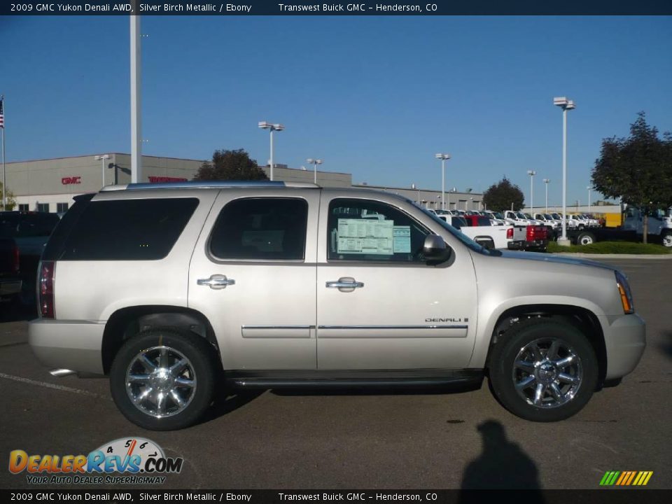 2009 GMC Yukon Denali AWD Silver Birch Metallic / Ebony Photo #3