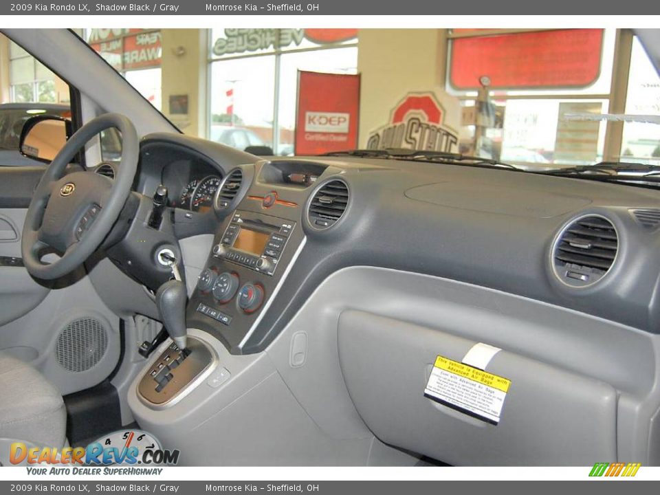 2009 Kia Rondo LX Shadow Black / Gray Photo #12