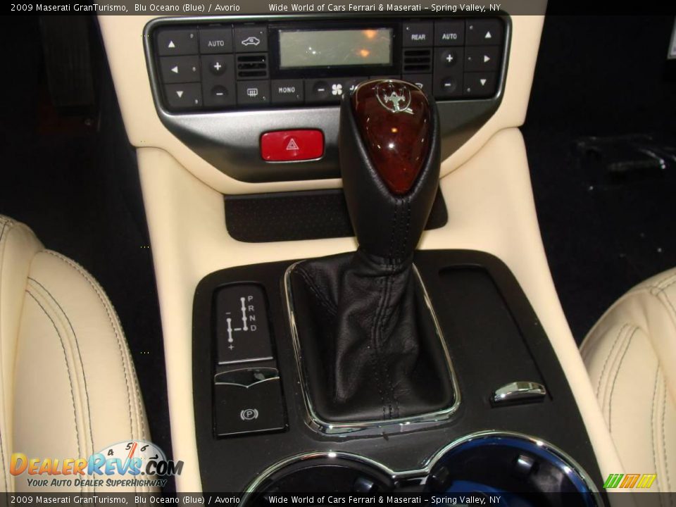 2009 Maserati GranTurismo  Shifter Photo #12