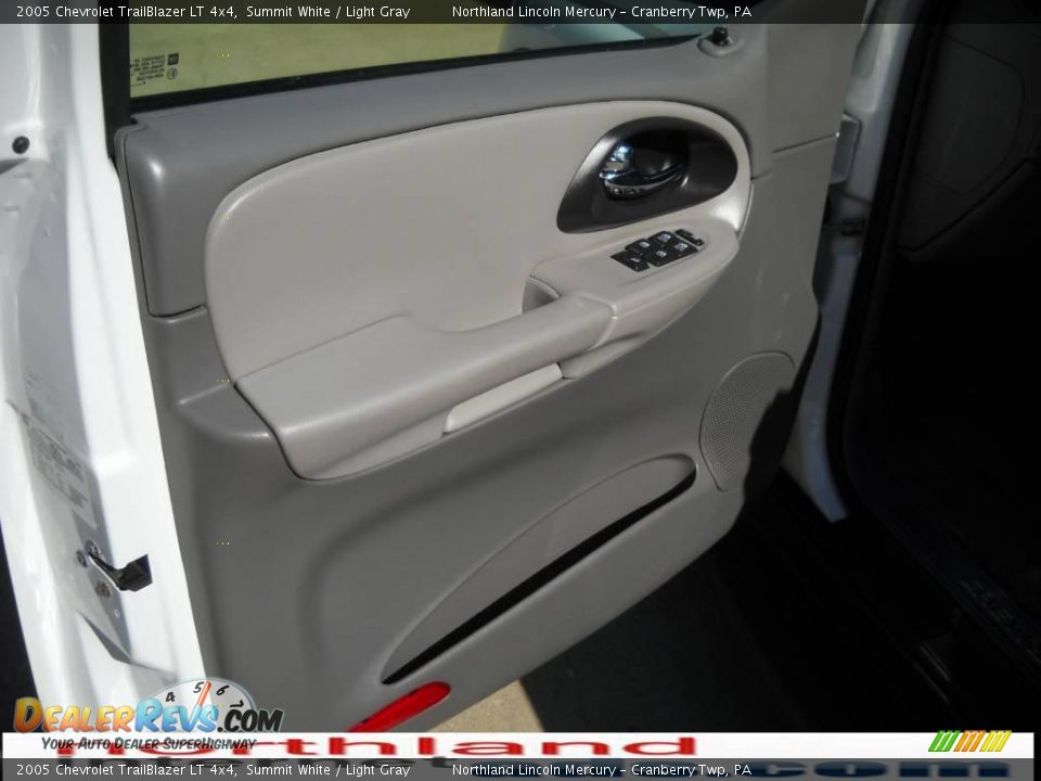 2005 Chevrolet TrailBlazer LT 4x4 Summit White / Light Gray Photo #6