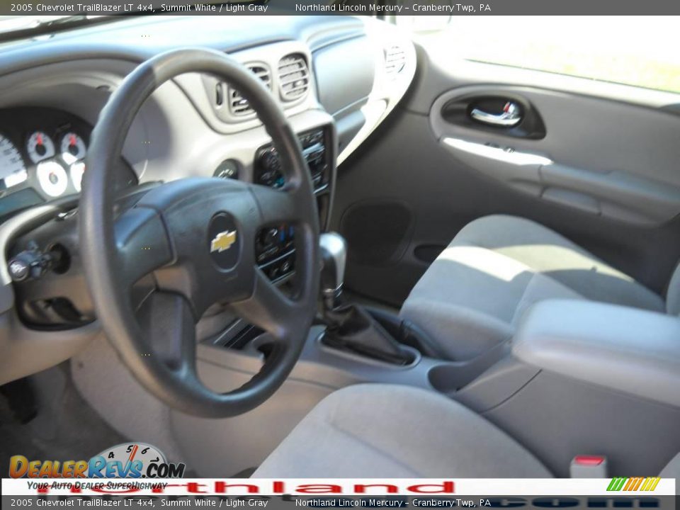 2005 Chevrolet TrailBlazer LT 4x4 Summit White / Light Gray Photo #7