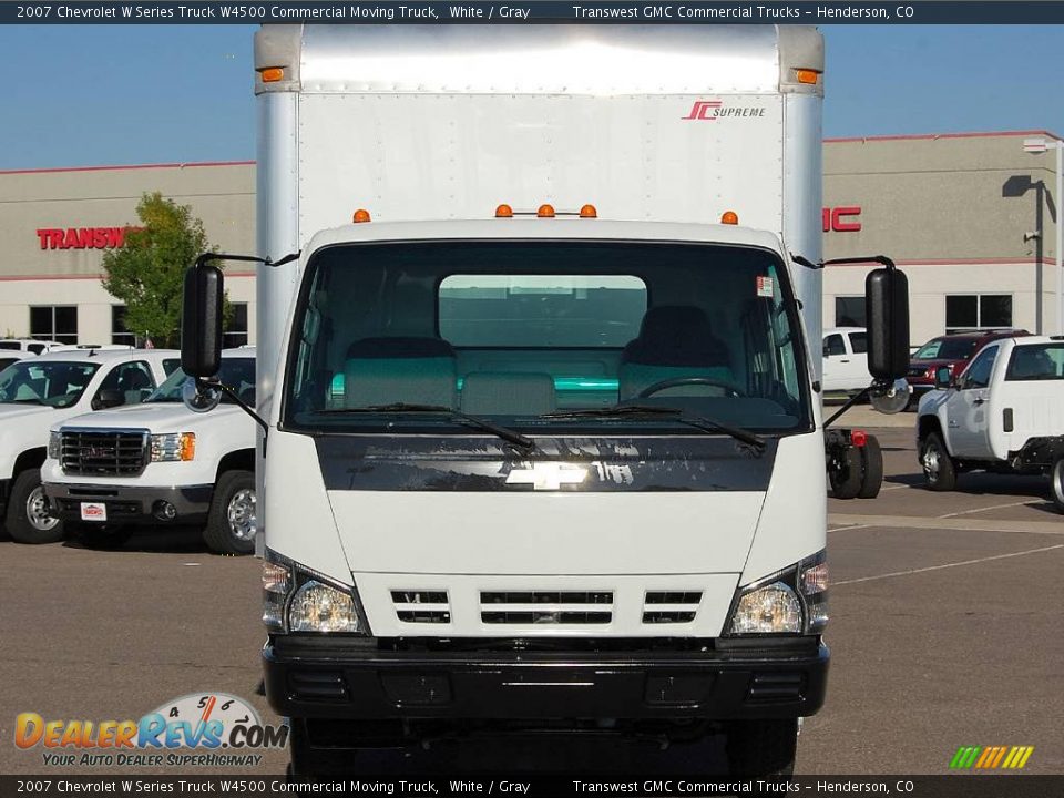 2007 Chevrolet W Series Truck W4500 Commercial Moving Truck White / Gray Photo #2