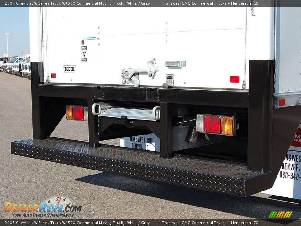 2007 Chevrolet W Series Truck W4500 Commercial Moving Truck White / Gray Photo #9