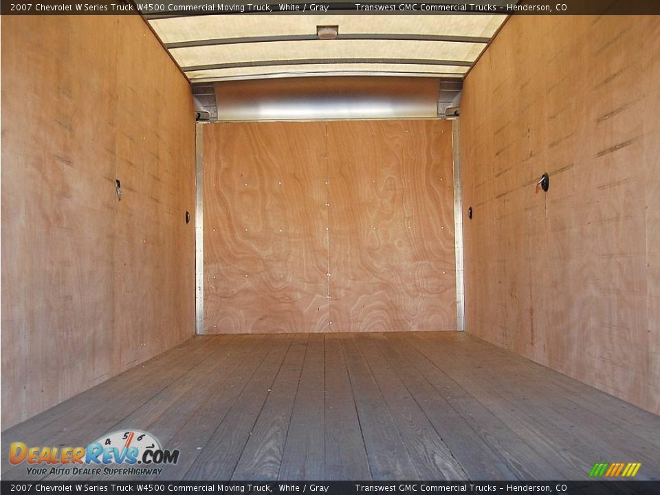 2007 Chevrolet W Series Truck W4500 Commercial Moving Truck White / Gray Photo #11
