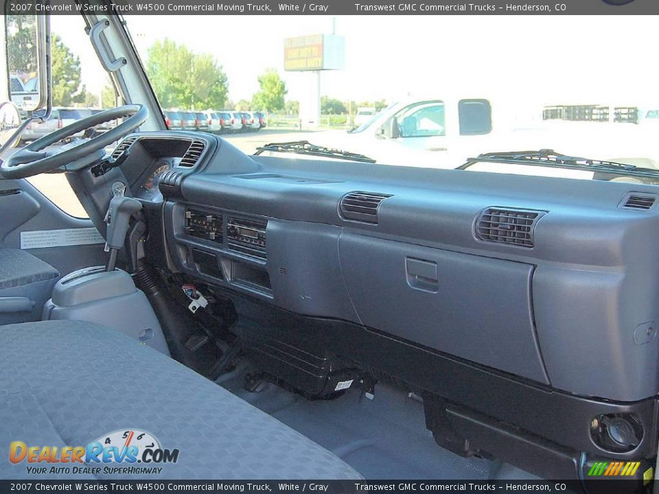 2007 Chevrolet W Series Truck W4500 Commercial Moving Truck White / Gray Photo #23