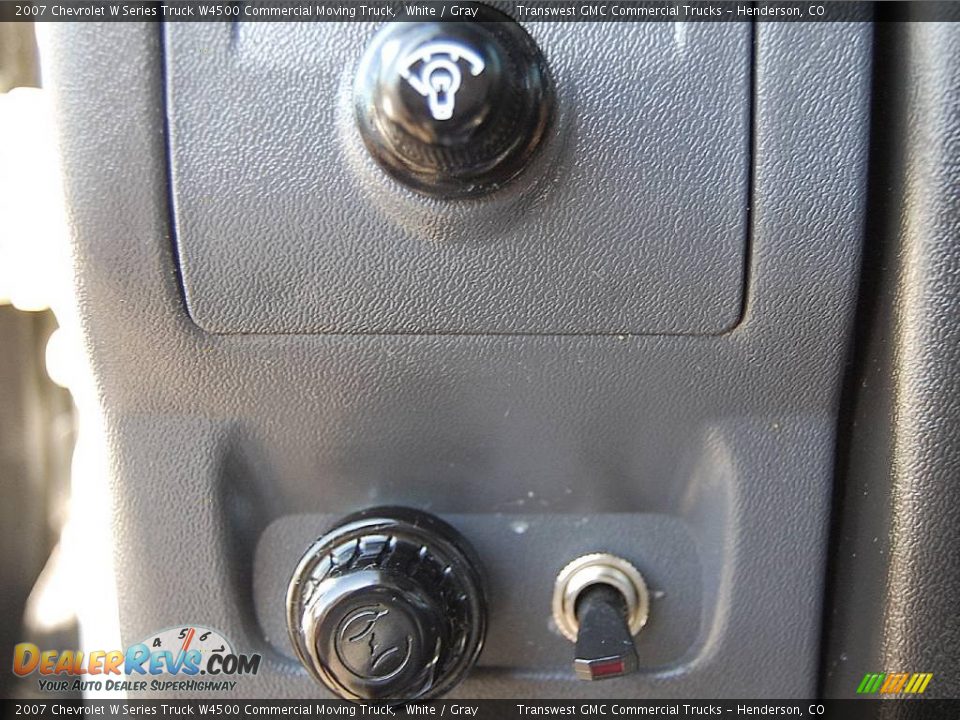 2007 Chevrolet W Series Truck W4500 Commercial Moving Truck White / Gray Photo #30