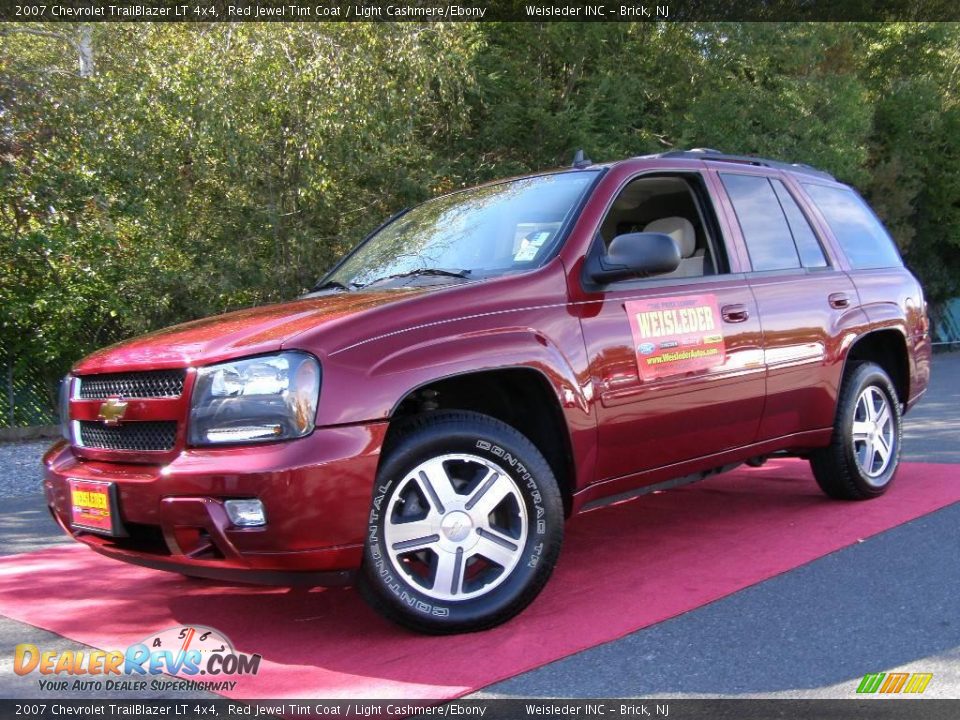 2007 Chevrolet TrailBlazer LT 4x4 Red Jewel Tint Coat / Light Cashmere/Ebony Photo #1
