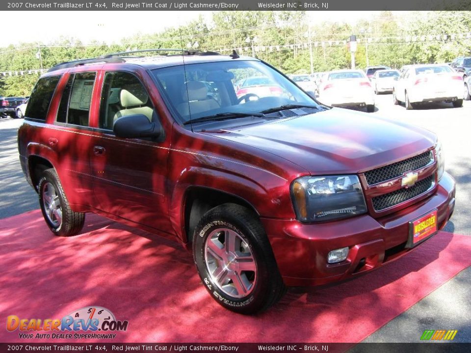 2007 Chevrolet TrailBlazer LT 4x4 Red Jewel Tint Coat / Light Cashmere/Ebony Photo #3