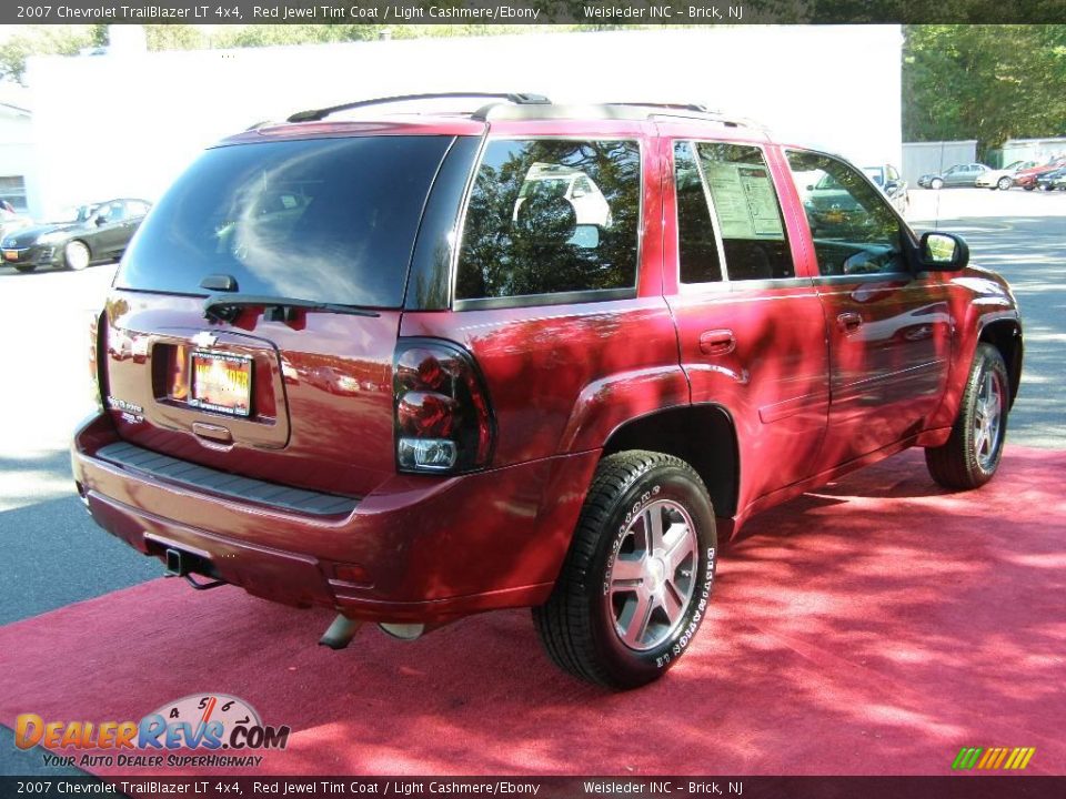 2007 Chevrolet TrailBlazer LT 4x4 Red Jewel Tint Coat / Light Cashmere/Ebony Photo #7