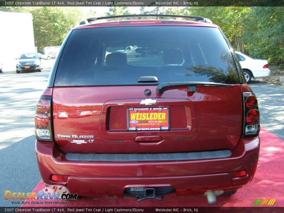 2007 Chevrolet TrailBlazer LT 4x4 Red Jewel Tint Coat / Light Cashmere/Ebony Photo #8