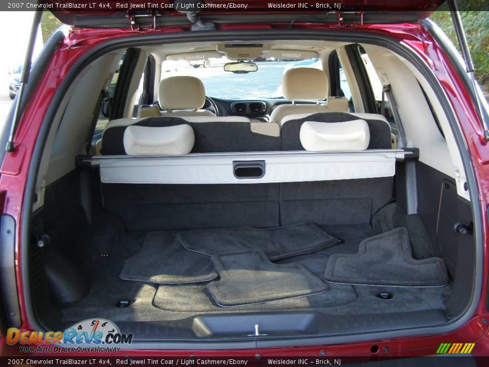 2007 Chevrolet TrailBlazer LT 4x4 Red Jewel Tint Coat / Light Cashmere/Ebony Photo #11