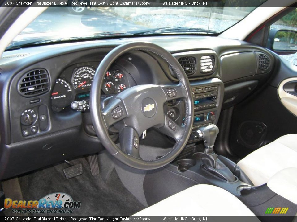 2007 Chevrolet TrailBlazer LT 4x4 Red Jewel Tint Coat / Light Cashmere/Ebony Photo #12
