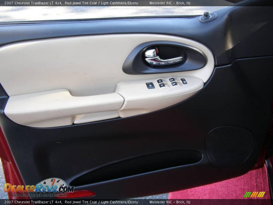 2007 Chevrolet TrailBlazer LT 4x4 Red Jewel Tint Coat / Light Cashmere/Ebony Photo #13