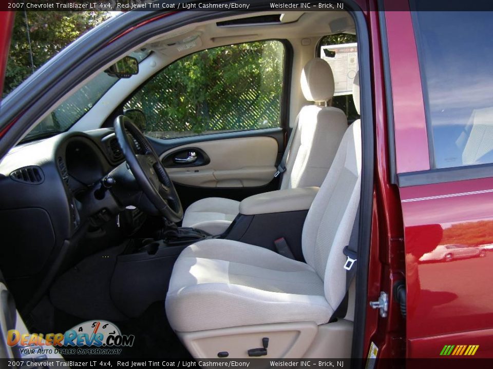 2007 Chevrolet TrailBlazer LT 4x4 Red Jewel Tint Coat / Light Cashmere/Ebony Photo #14