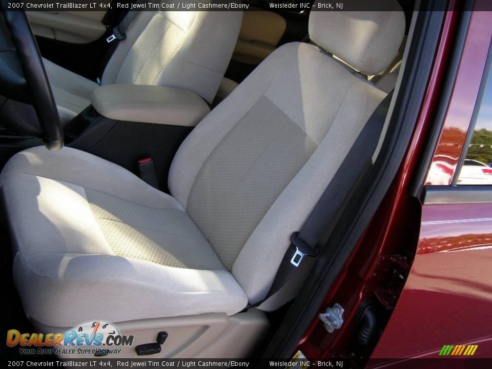 2007 Chevrolet TrailBlazer LT 4x4 Red Jewel Tint Coat / Light Cashmere/Ebony Photo #15