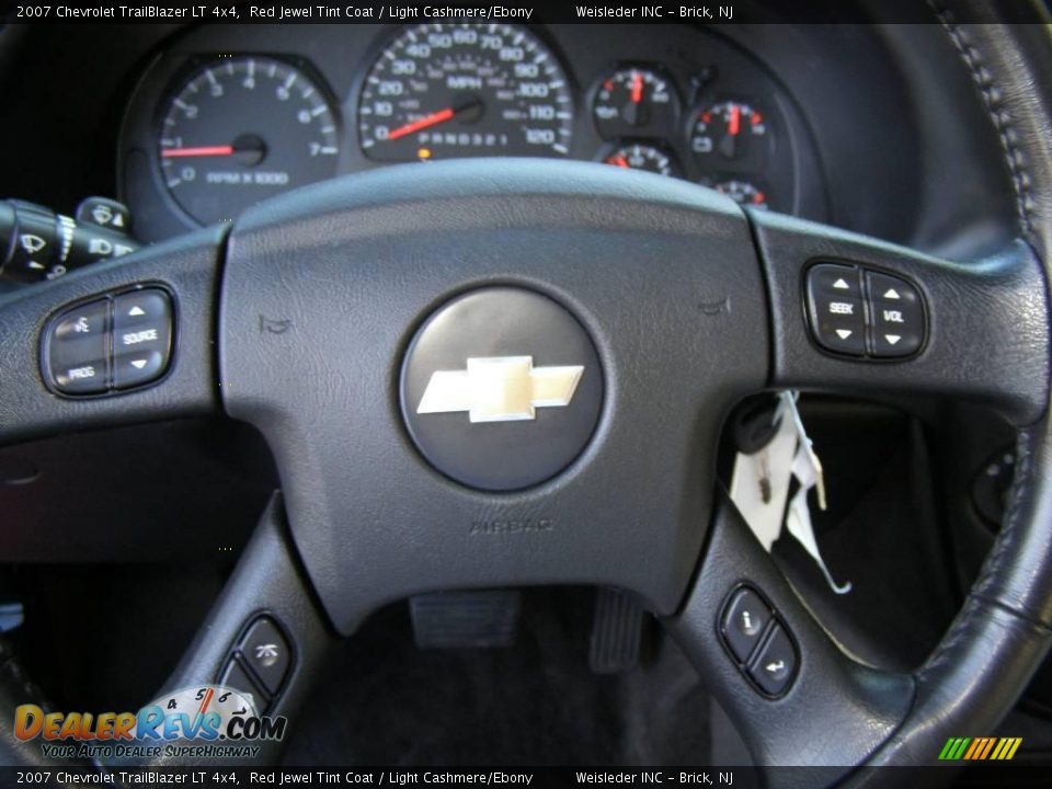 2007 Chevrolet TrailBlazer LT 4x4 Red Jewel Tint Coat / Light Cashmere/Ebony Photo #18